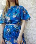 Sukienka kwiaty floral midi rękawy wesele elegancka niebieska lato