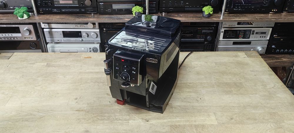 Кавова машина Delonghi Ecam 23.120