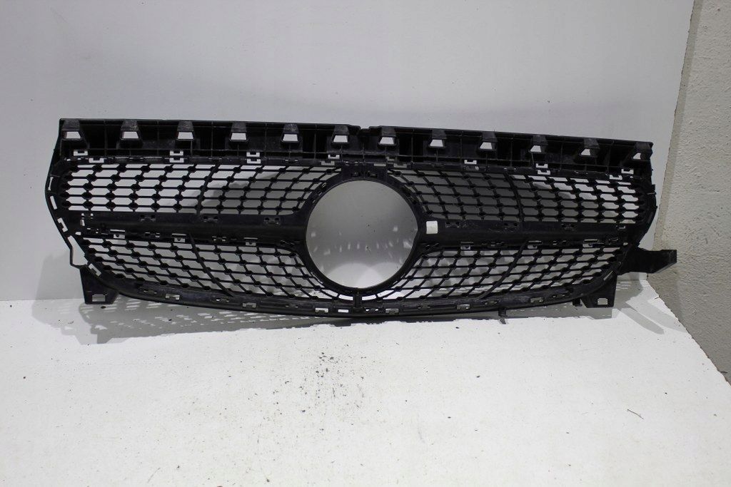 Mercedes CLA W117 Lift Grill