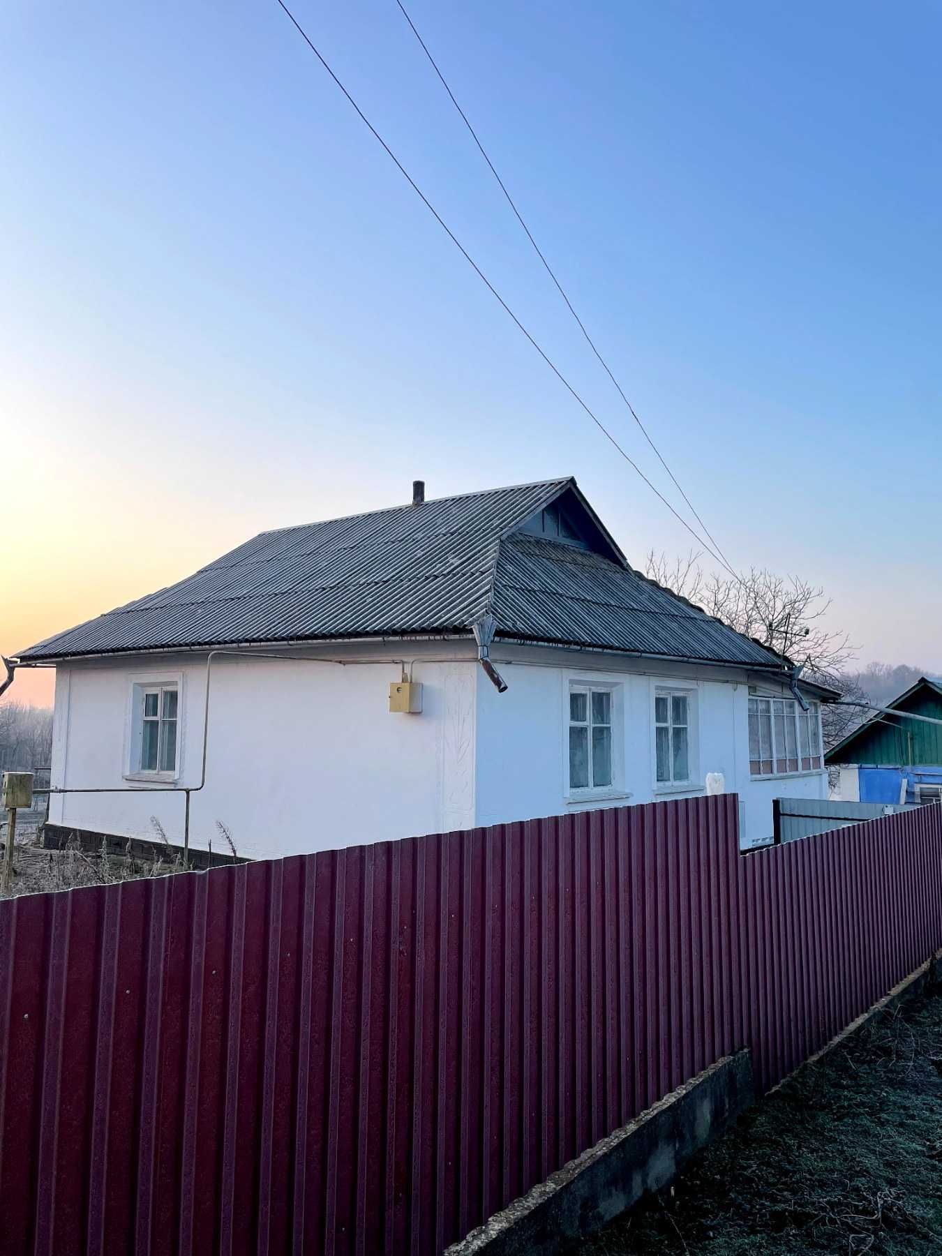 Продається затишний будинок в центрі села Ялтушків