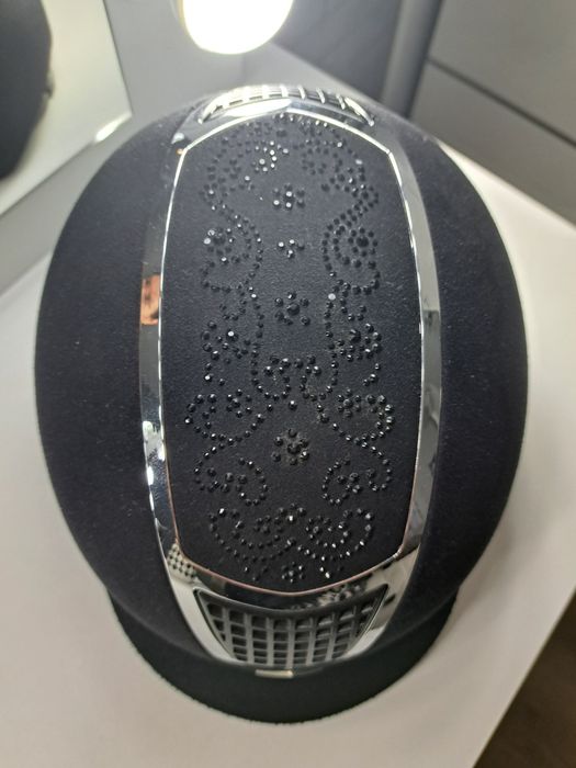 Piękny zamszowy kask Fair Play