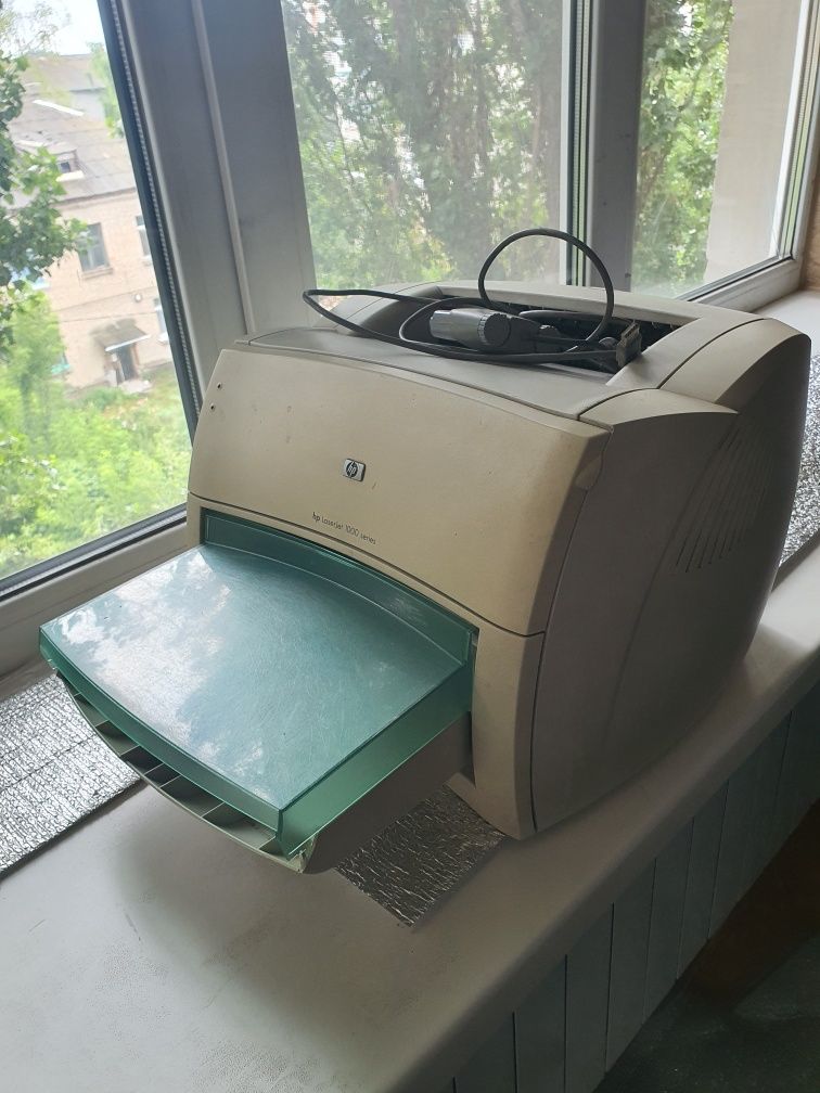 Принтер. Лазерный. Черно-белый hp Laserjet 1000