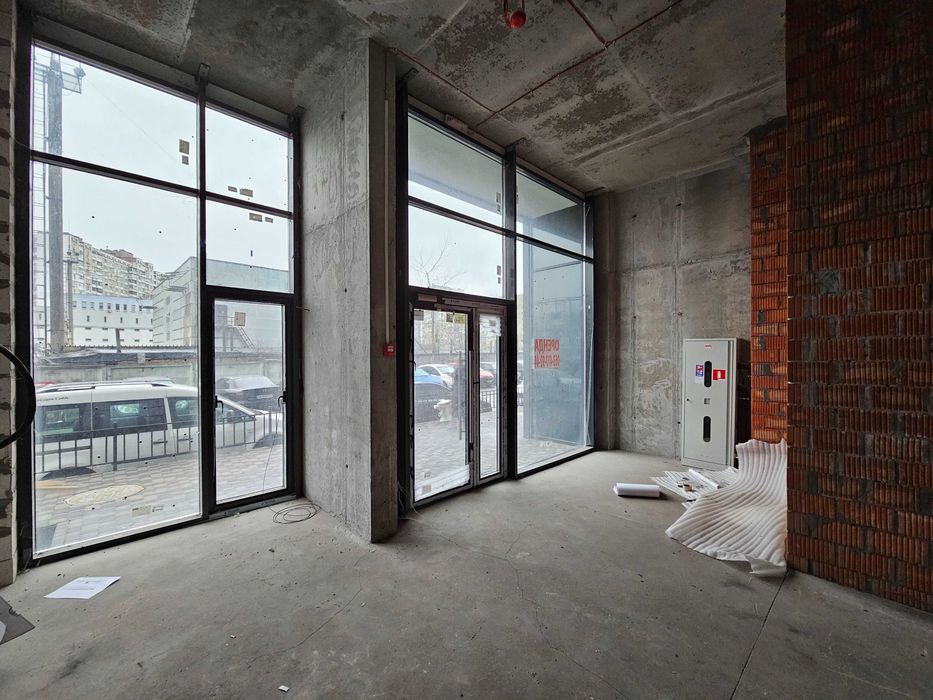 Аренда торгового помещения Лебединый ЖК, Харьковская, 238м.кв. Без%