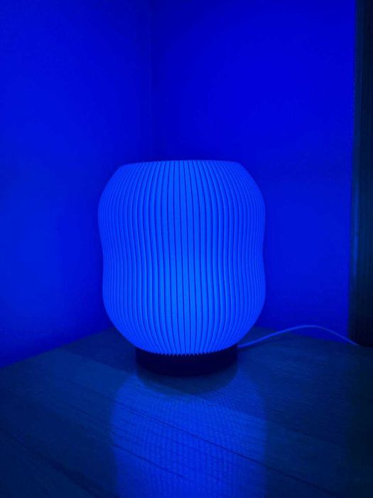 Настільна лампа з RGB підсвіткою