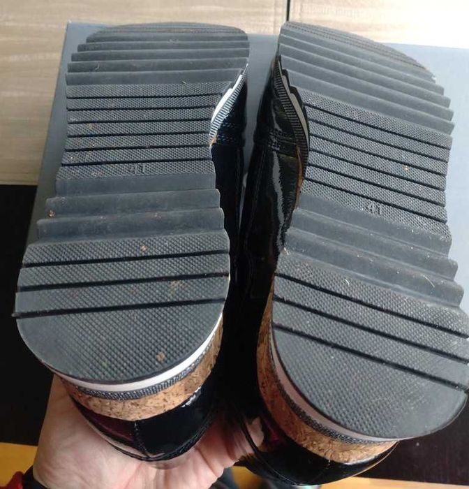 Sneakersy skóra lakierowana Marco Tozzi rozm. 41, nowe