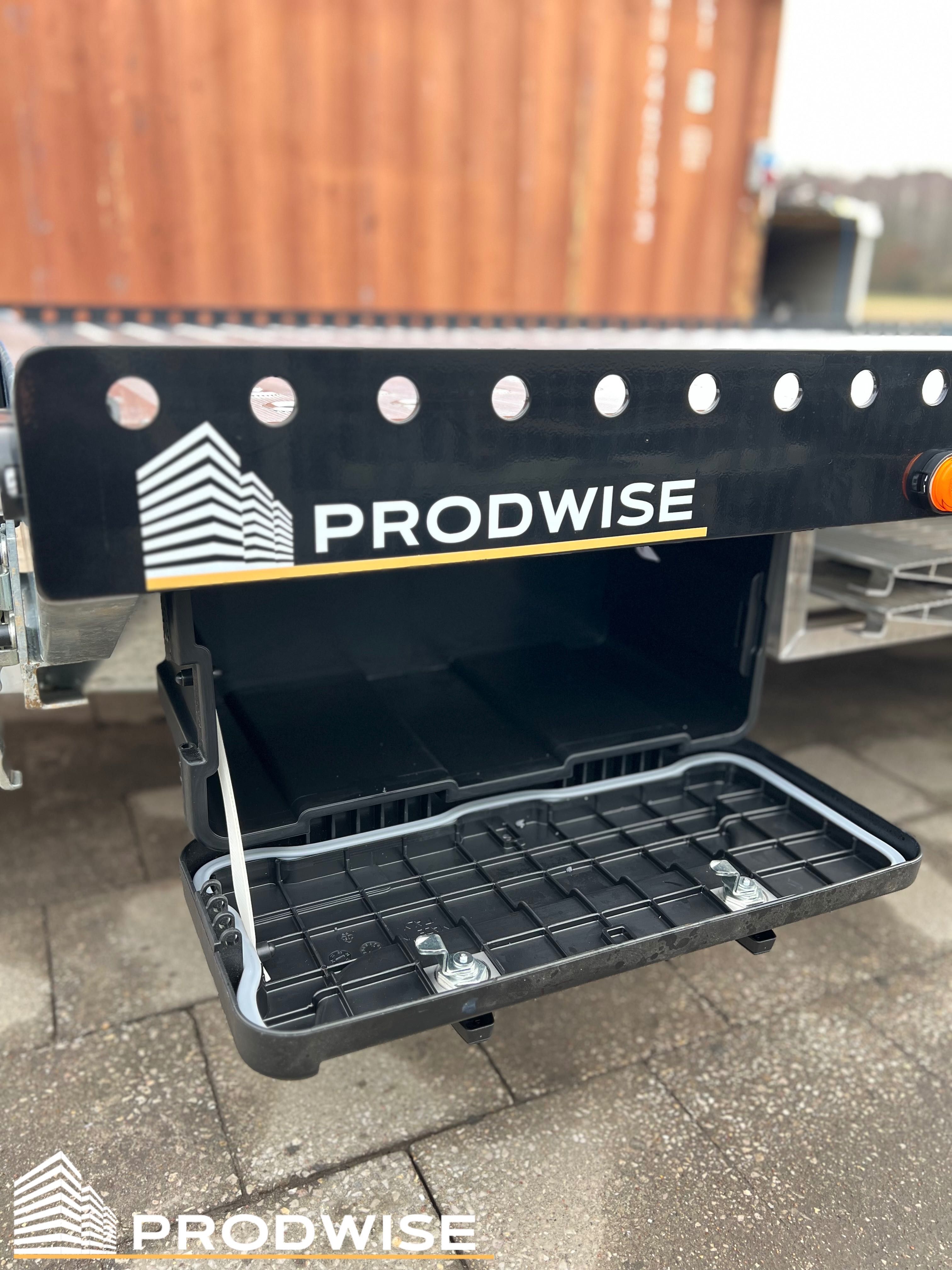 Przyczepa aluminiowa Blackline 6m x 2,1m ( 3 osiowa DMC: 3500 kg )