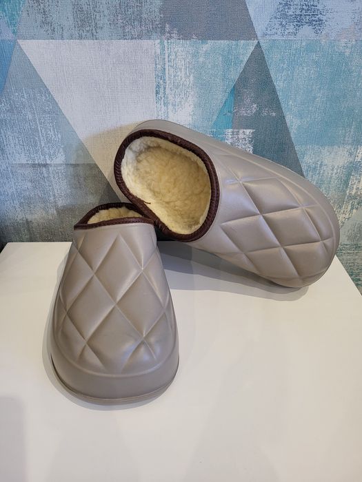 Утепленные тапочки сабо бежевые