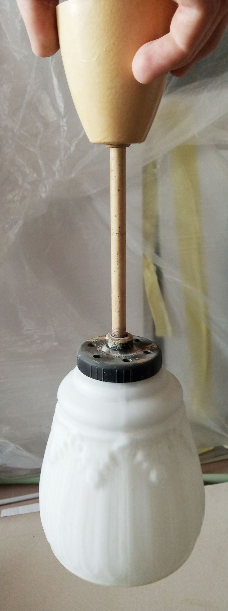 Biała lampa wisząca PRL Promień Wieliczka