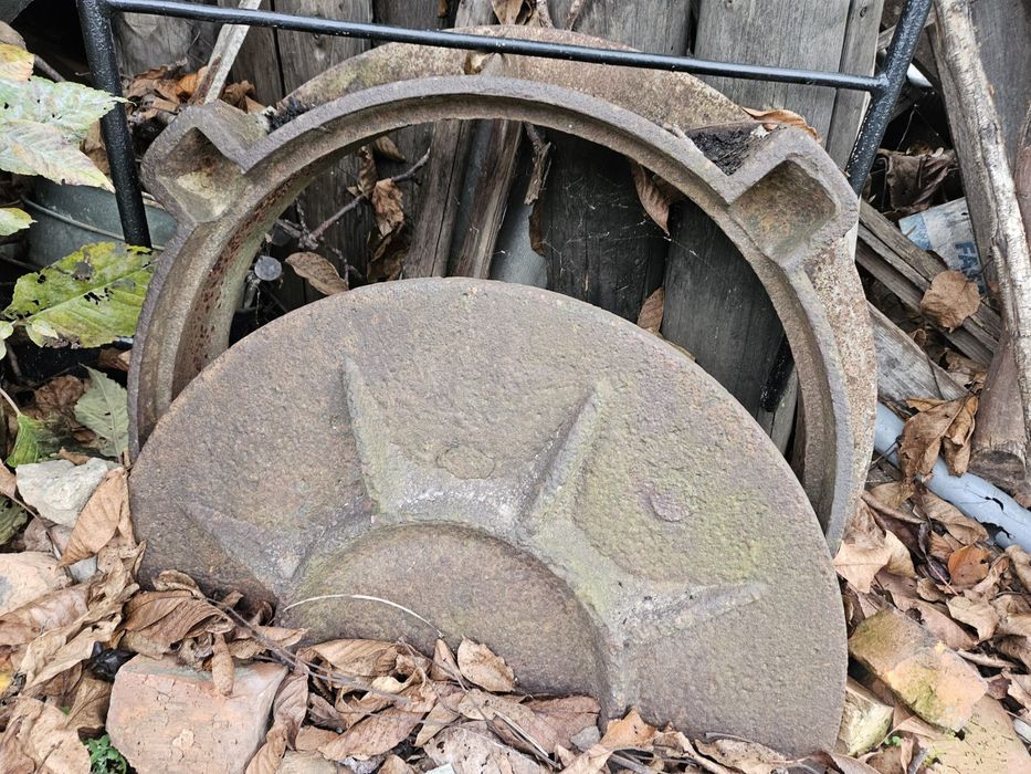 Люк з корпусом чугун, каналізаційний