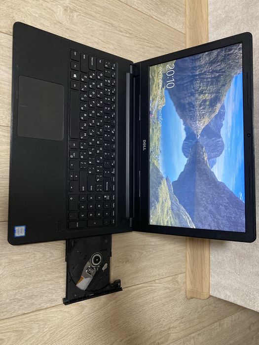 Dell Vostro 15 3568 - Core i3-7130U, 8GB DDR4, SSD 128GB, Fingerprint