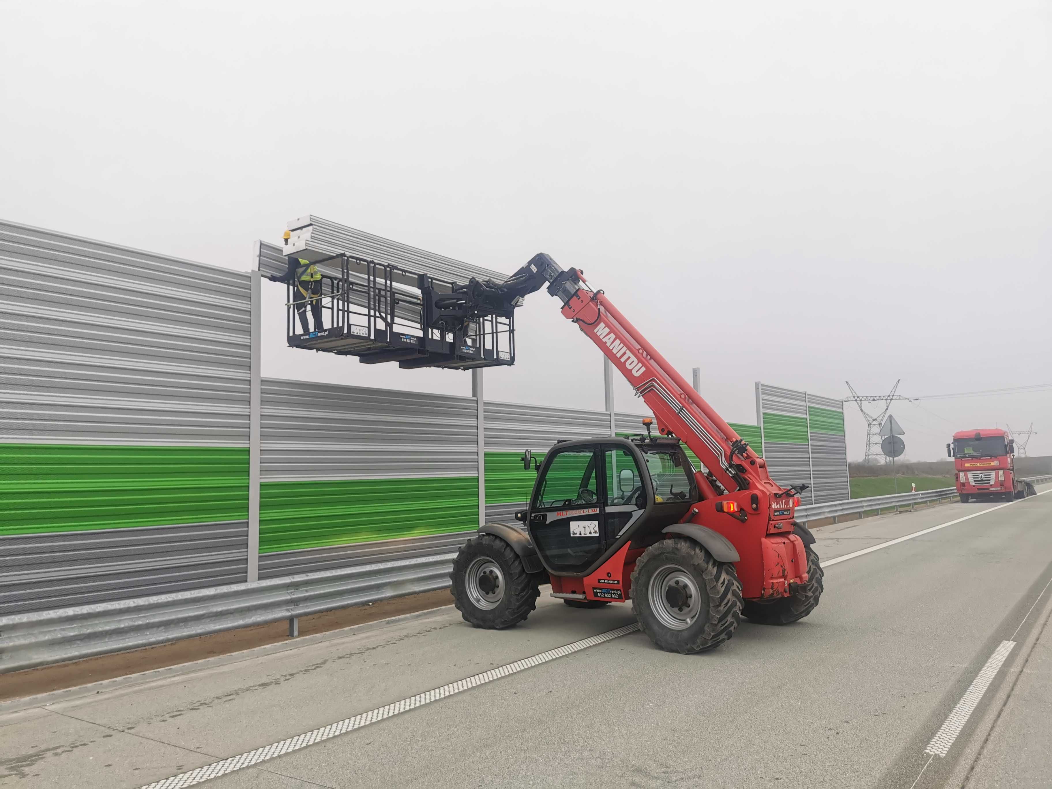 Podnośnik, zwyżka, ładowarka teleskopowa MANITOU MRT, mini żuraw, JCB