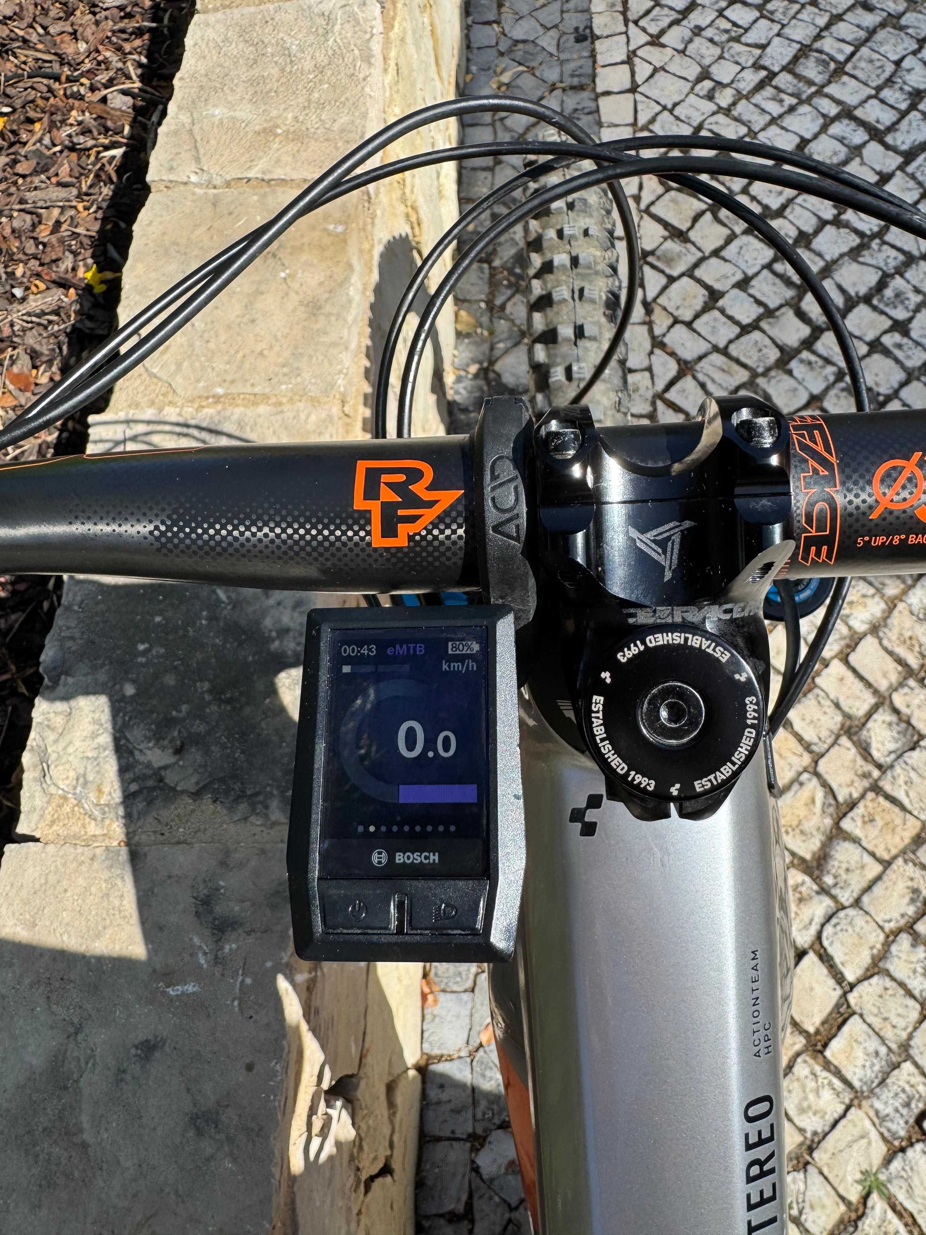 Bicicleta CUBE Stereo HYB - em excelente estado e com pouco uso