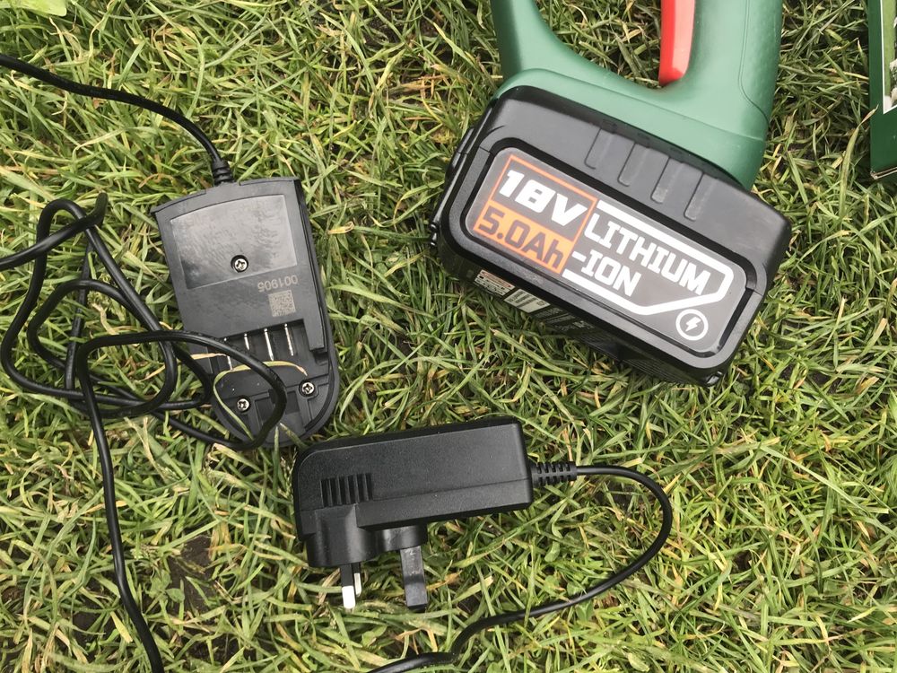 Акумуляторний тример Bosch EasyGrassCut 18V-230 з Англії