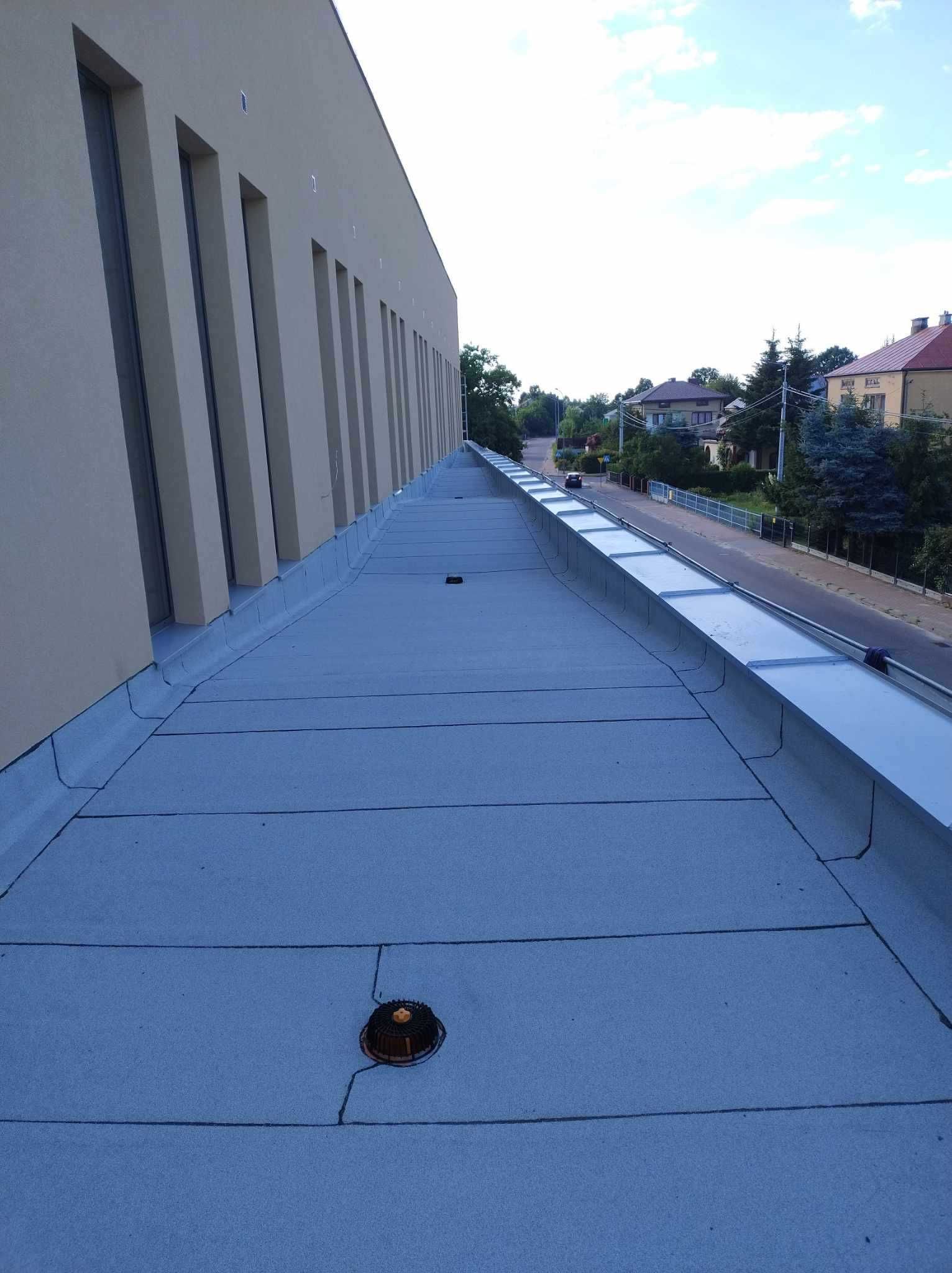 Dachy płaskie- Krycie dachów papą termozgrzewalna ,membraną EPDM