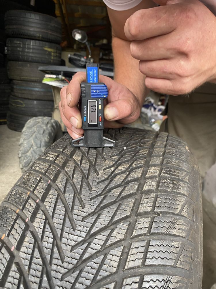 GoodYear ultraGrip performance3 235/45/18 98V