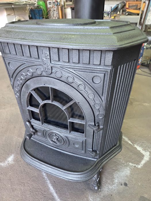 Salamandra em ferro fundido 
  330 eu