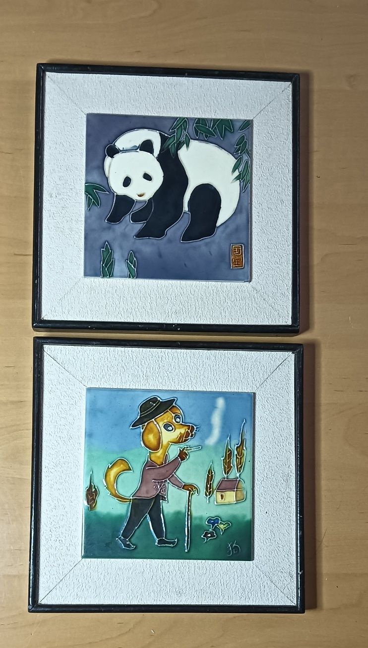 Dois quadros de azulejo em relevo