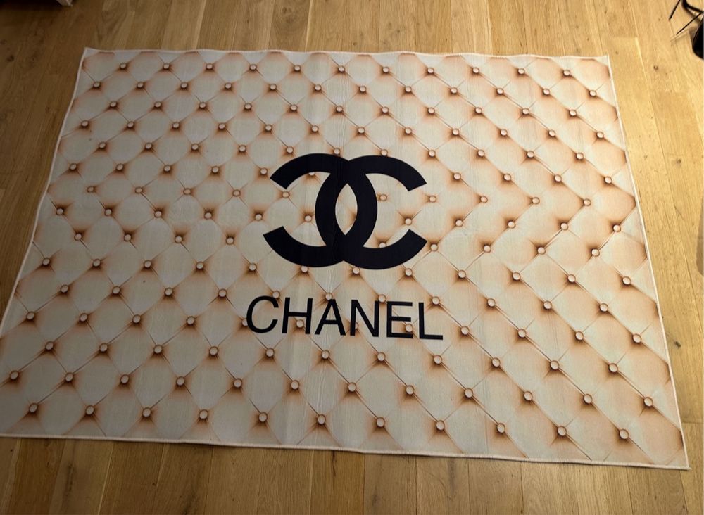 Dywan Chanel  Rozmiar 170x120cm