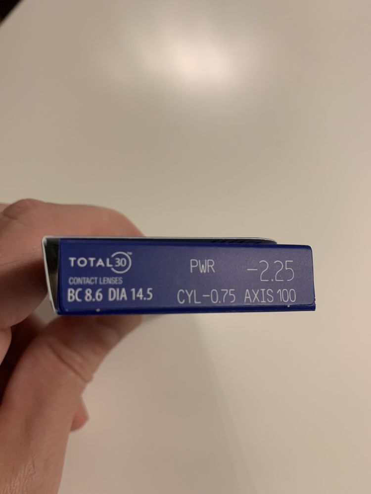 Soczewki miesięczne TOTAL30 for astigmatism -2,25, cyl. 0,75, oś 100
