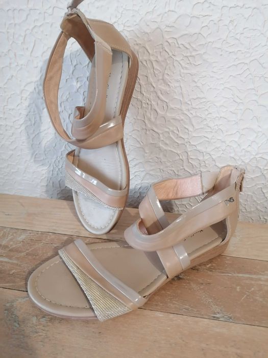 Nero Giardini фірмові сандалі\37