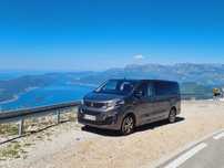 Wynajem busa 8-osobowego Peugeot Traveller