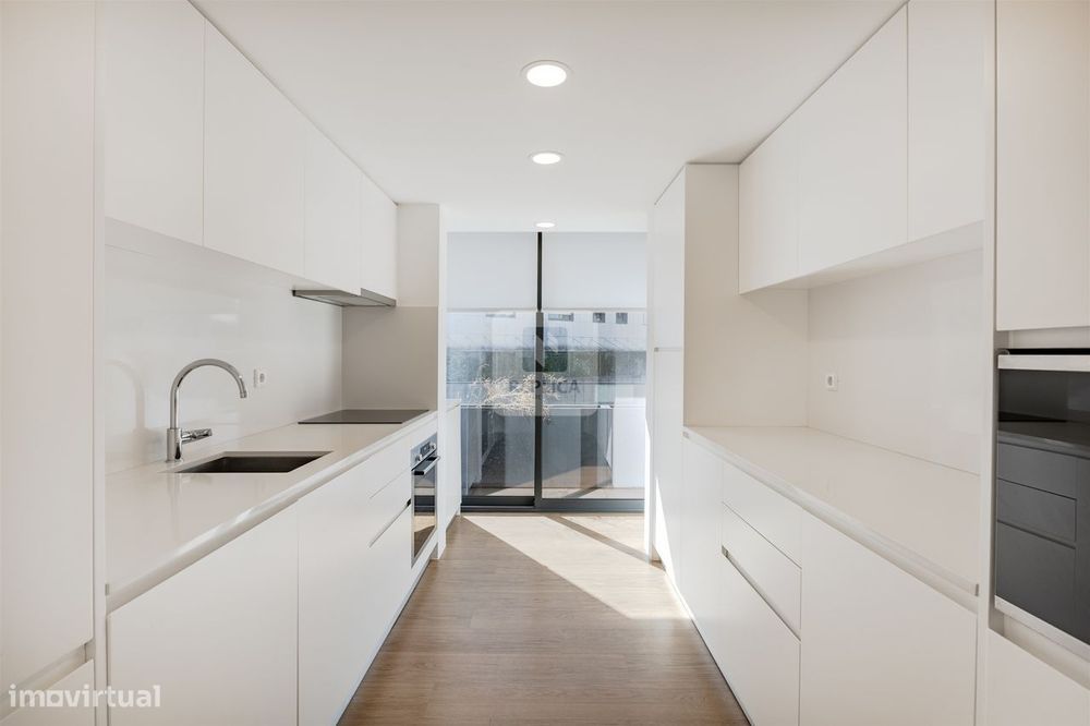 Apartamento T3  com varanda e garagem box ao Pinheiro Manso