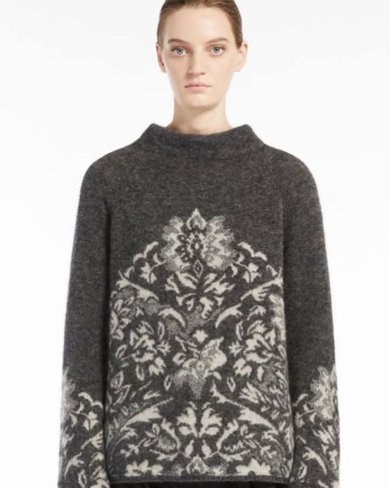 Жіночий светр бренду Max Mara