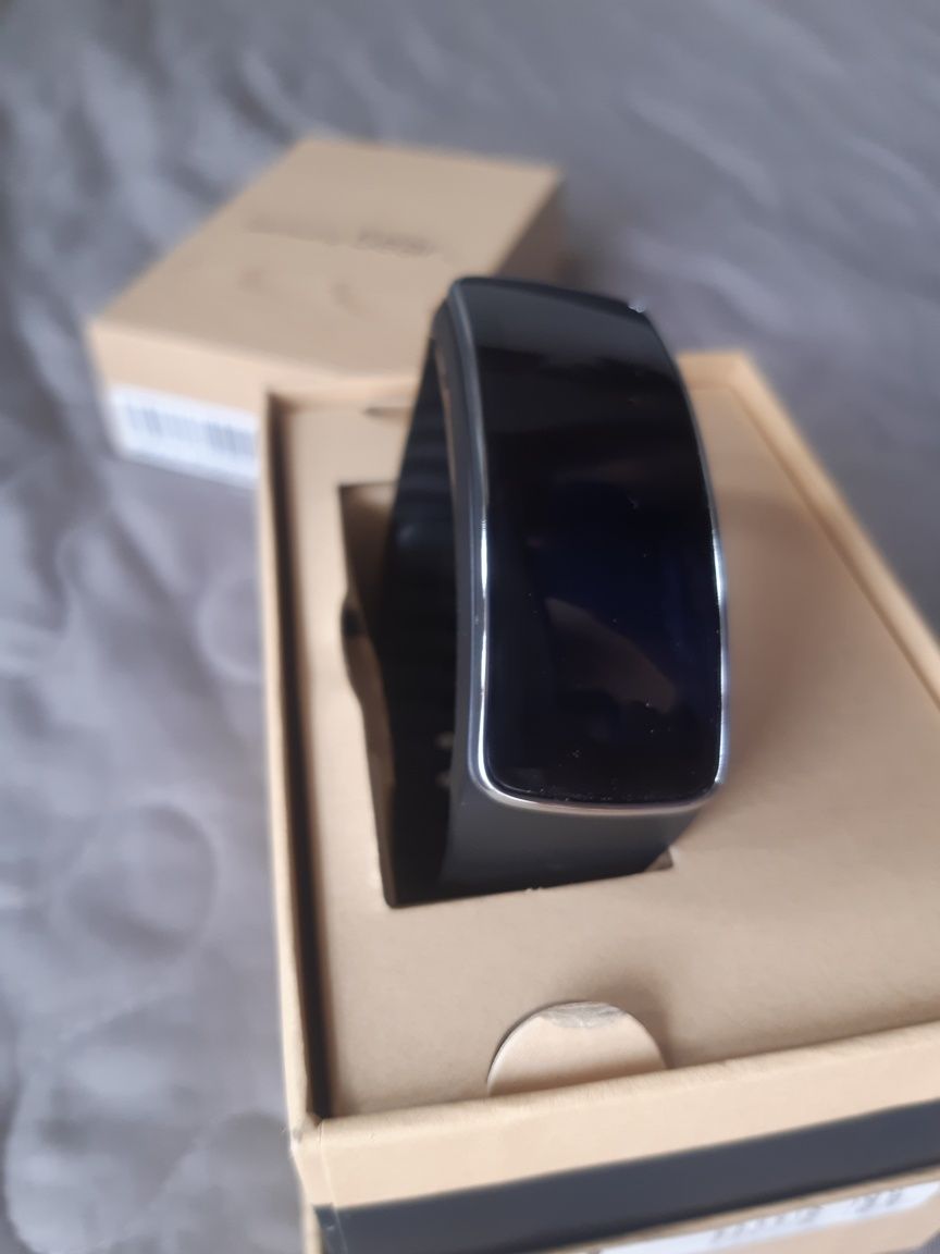 Samsung Gear Fit Smartwatch Sm-R350