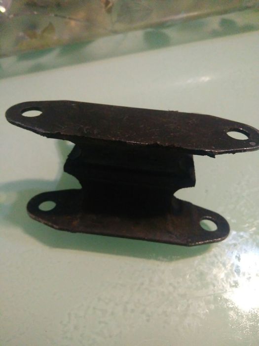 Подушка КПП ВАЗ 2101-07 (4- ступеневий) оригінал