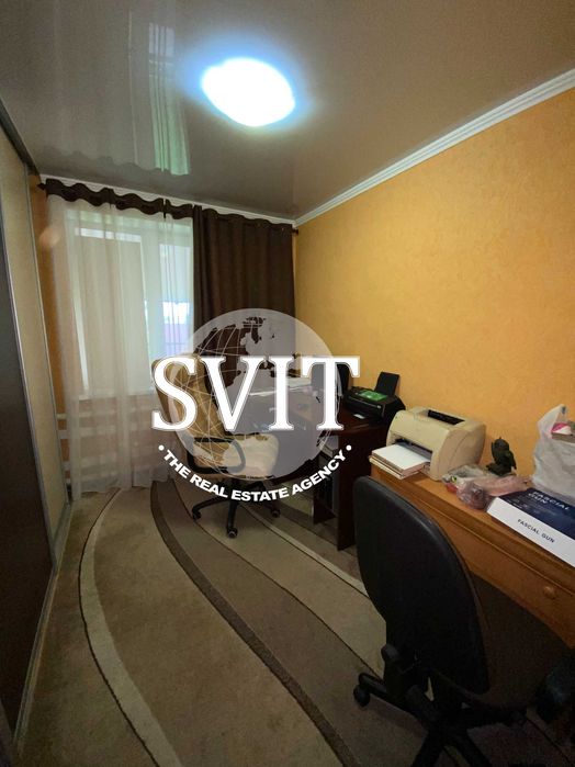 Продам заміський будинок з великим фермерським господарством