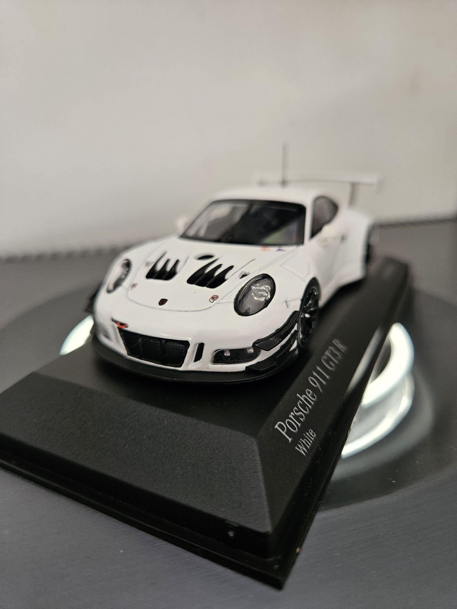 Porsche 911 GT3 R MINICHAMPS
