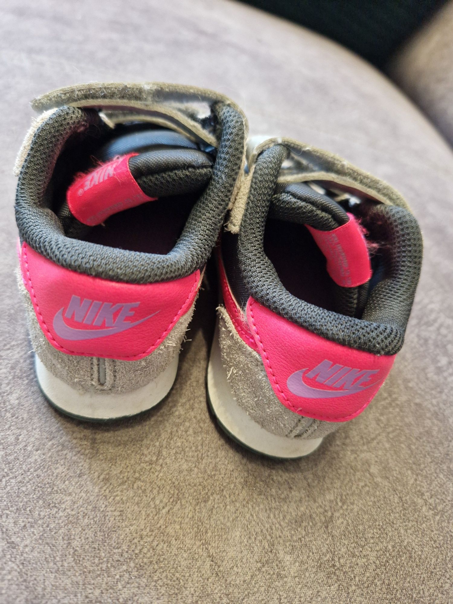 Adidaski na rzepy Nike roz 25