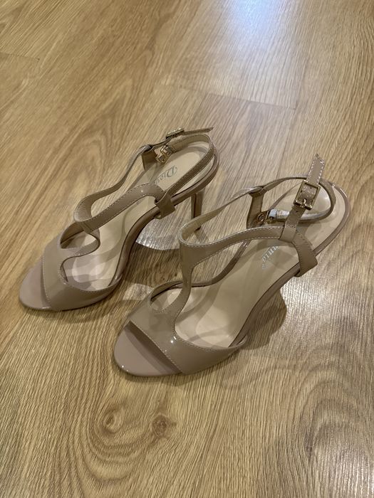 Босоніжи жіночі. Кожа лак, розмір 37. Стан хороший)