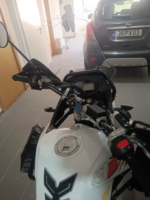 UM DSR TT Adventure 125cc como nova