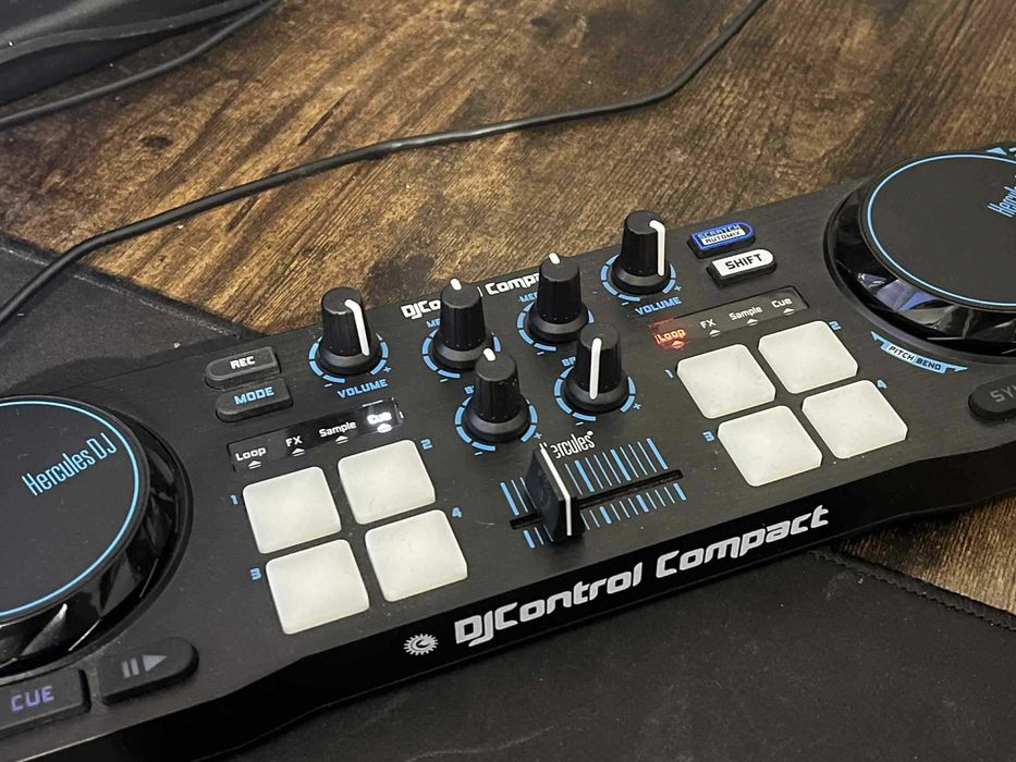 Konsola Hercules DJ Control Compact