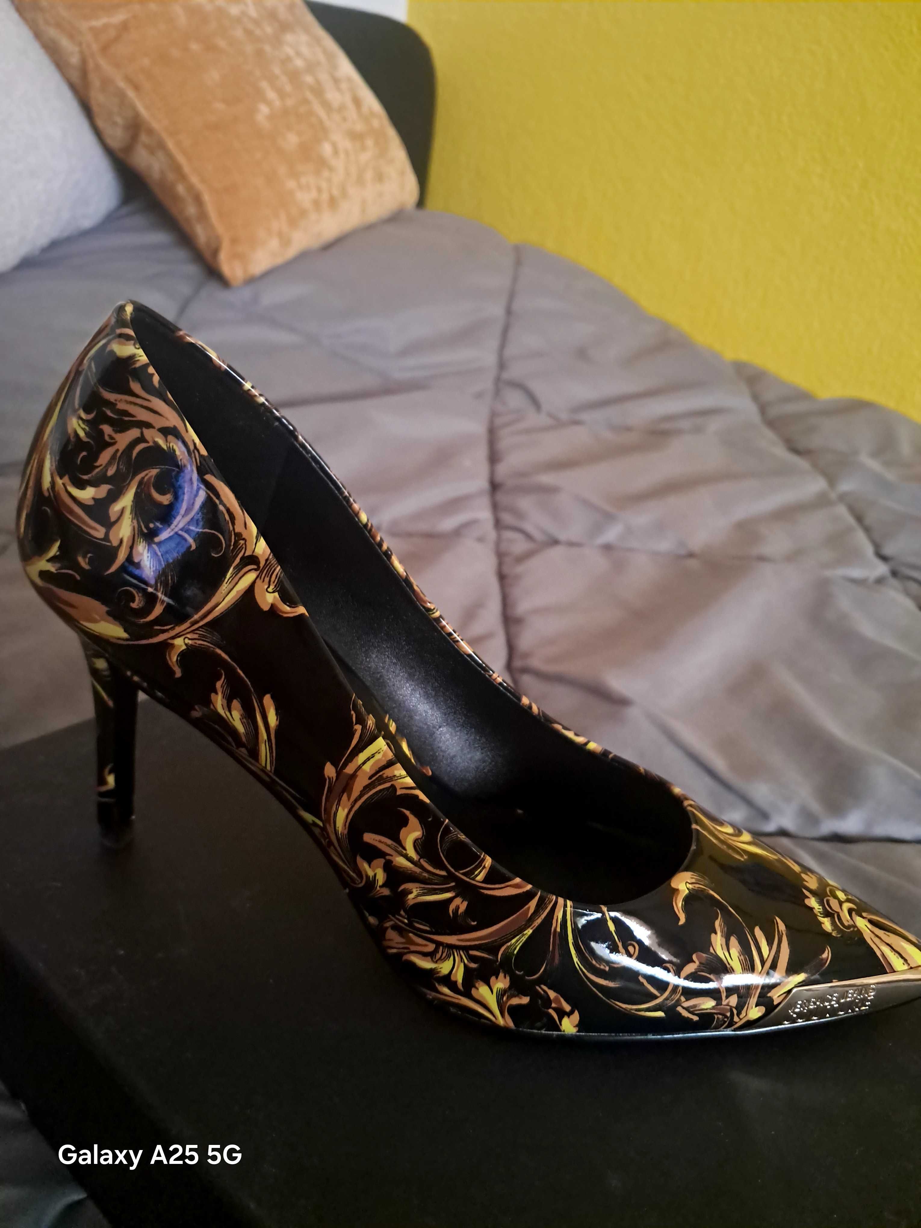 Sapatos versace jeans