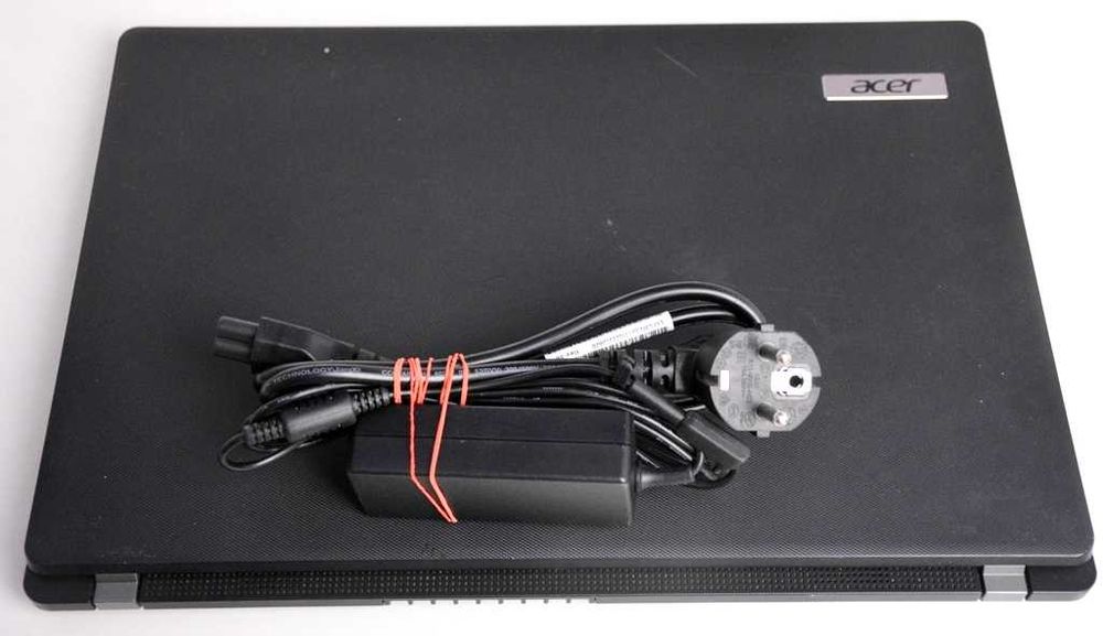 ACER TravelMate P215-53  Używany  500GB SSD / 8GB / IntelCore i3