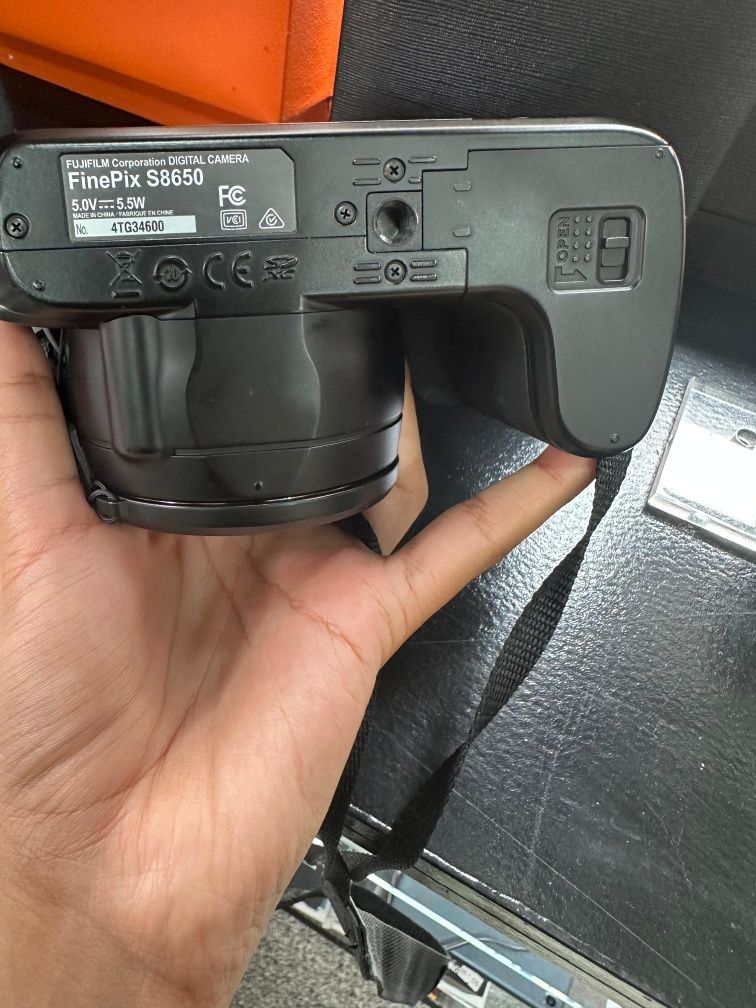 Câmara Fujifilm FinePix S8650 – 16MP, Zoom 36x – Usada (Muito Boa Cond