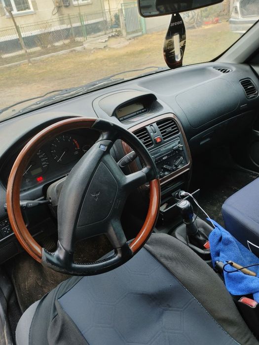 Mitsubishi Carisma 1.6 2002р