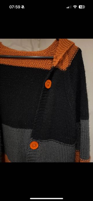 Kardigan sweter z kapturem