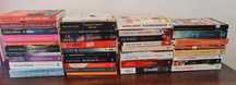Conjunto de livros atuais, como novos