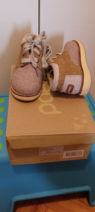 Botas marca Paez menino tamanho 27. Usadas uma vez.