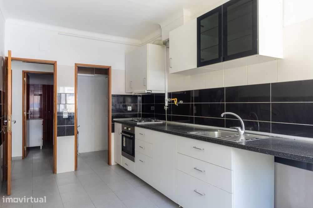 Apartamento | Vale Da Amoreira | T3 | Boas Áreas | Luminoso | R/C Alto