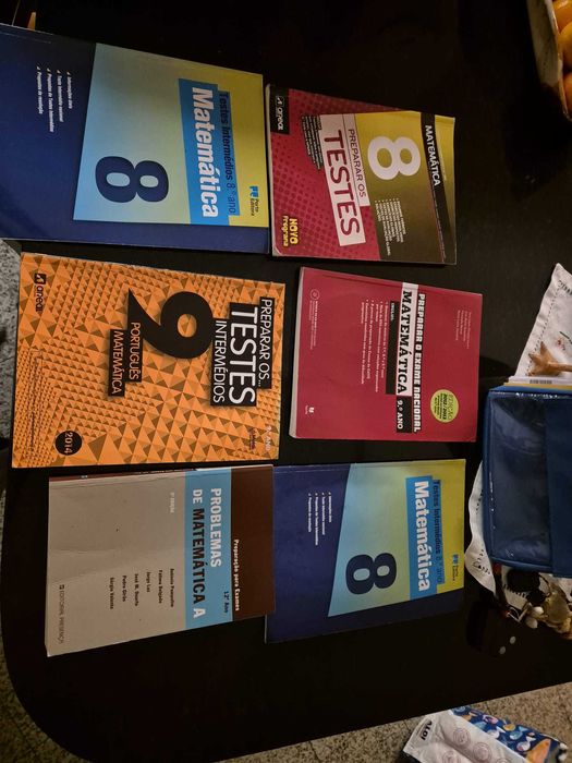 Vários livros de apoios a Matemática e Português