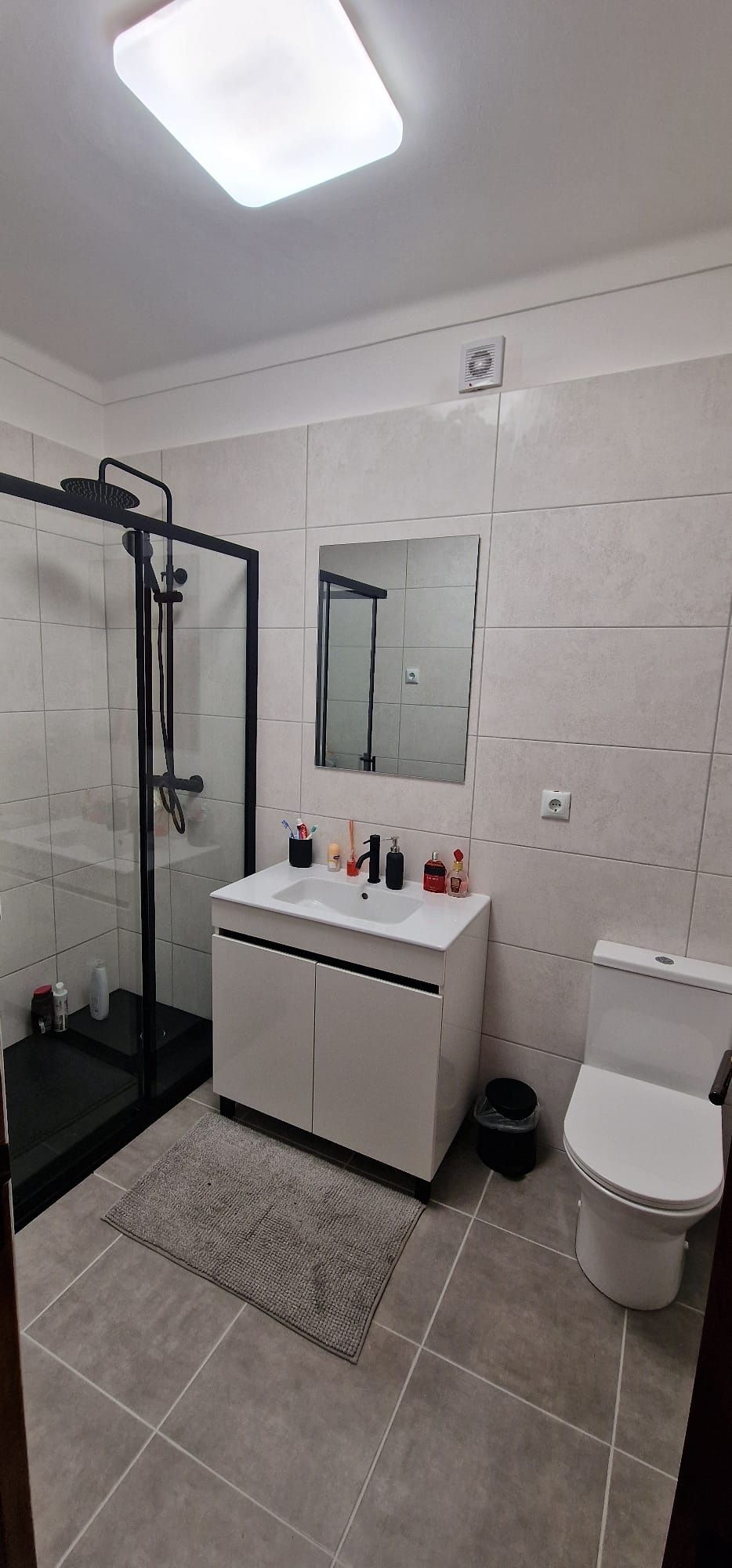 Apartamento t3 com arrecadação renovado
