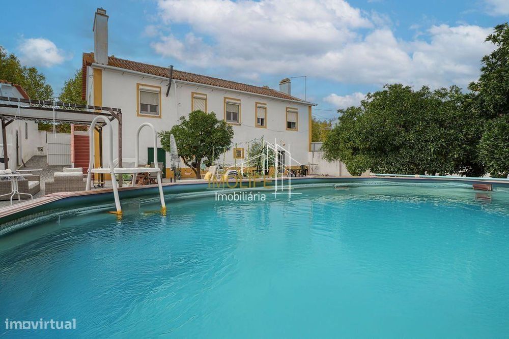 Excelente Moradia com dois pisos no centro do Vimieiro