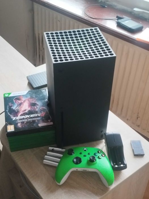 Xbox Series X z dodatkowym dyskiem SSD i hdd, ponad 100 gier