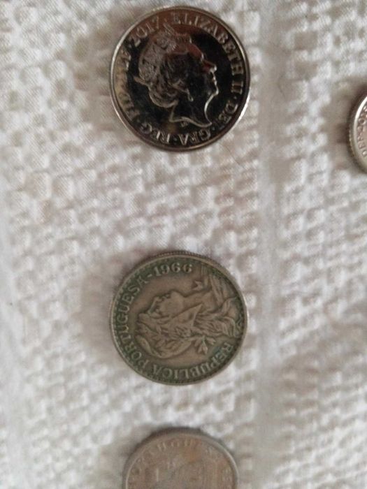 Moedas soltas (portuguesas e não só).
