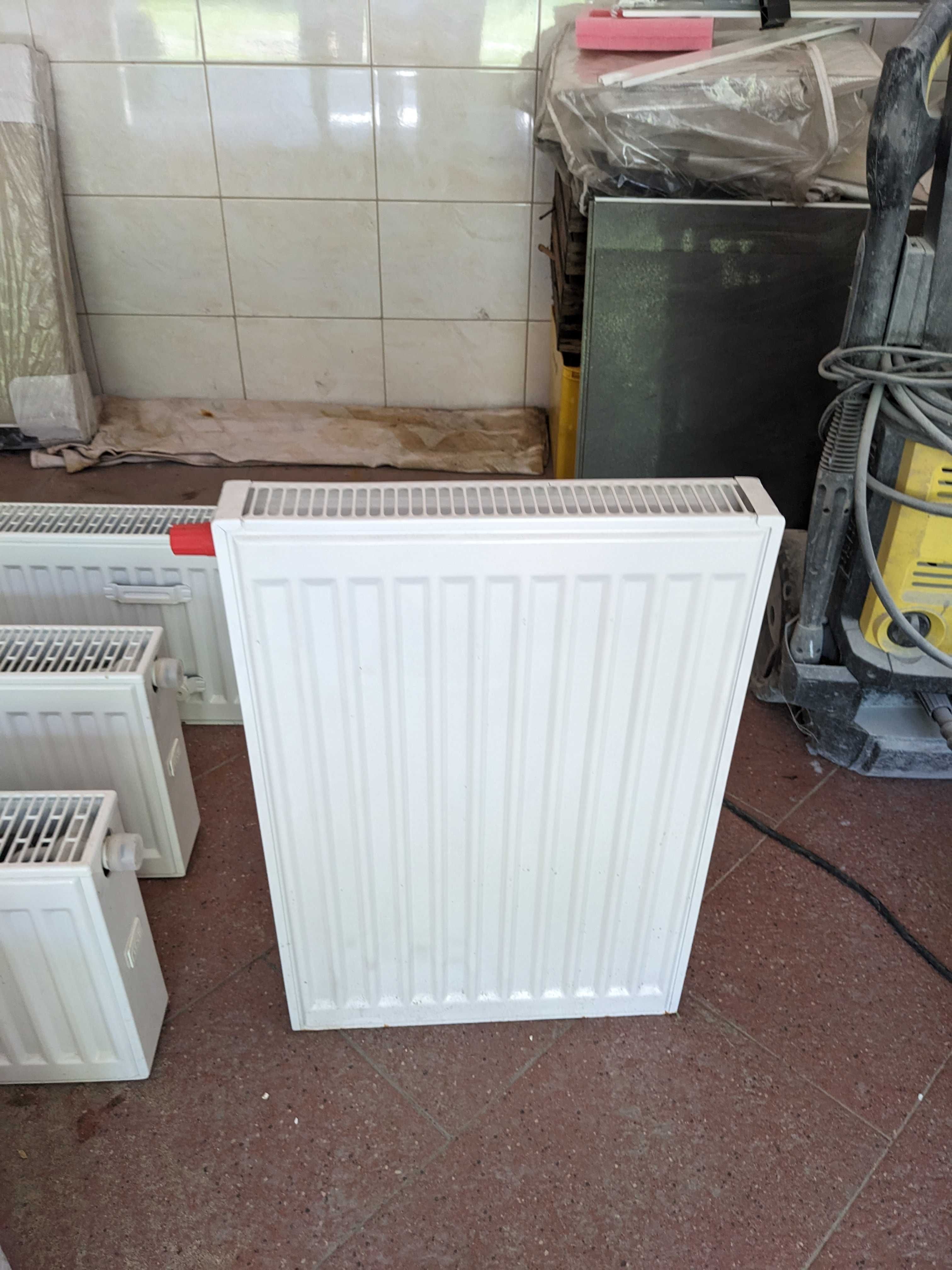 Grzejnik V11  600x600 Perfekt zasilanie prawe