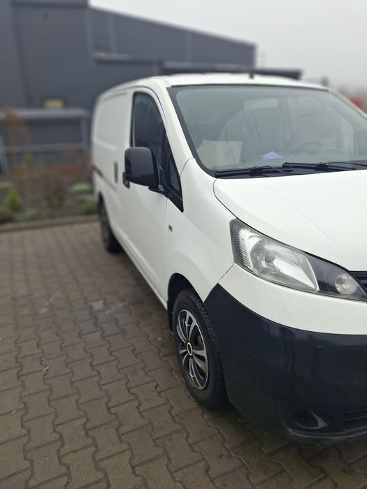 Продам Nissan nv 200